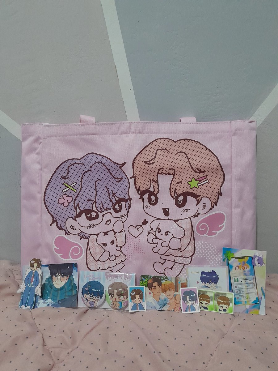 bitter_wonungie's tweet photo. Totebag dan pin badgenya dah sampai, sangat amat super duper lucu 💚💜

Asli suka banget sama bahan tasnya, tipeku banget. Ditunggu barang-barang lucu lainnya iaa 😭🫶🏻

Thank you kak Dain @di_series @eltpfldptm 

*nyesel dikit gak beli stickernya 😭 https://t.co/KVfTReOYml