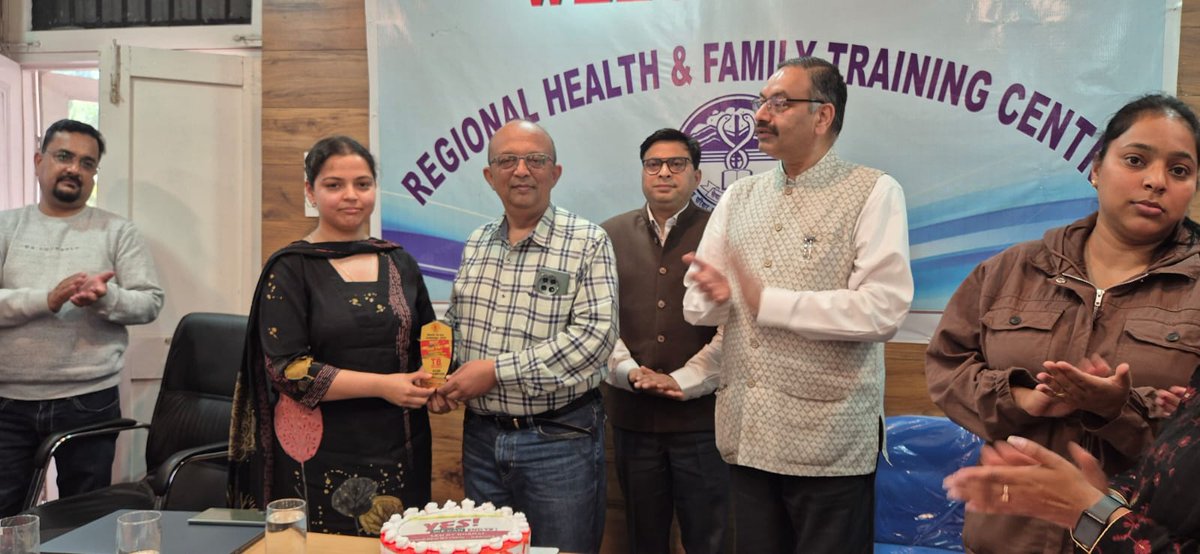 VishalKangraHP's tweet photo. On #InternationalWomensDay, a special workshop on Women Empowerment &amp; TB Elimination was held at RHFWTC Cheb, Kangra.
CMO Kangra Dr Vivek Karol honored CHOs for their contribution to health services.
Together we reaffirm our commitment to a #TBMuktBharat. 🇮🇳💪
#EndTB #WorldTBDay https://t.co/8ryGcMsqga