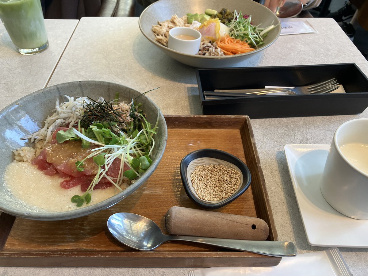 shokaaa_ed's tweet photo. 今日は品川で、大学時代の同期の子と
大学院の研究についてお話ししました🍀

お互い認識はあったけど…
直接のお話しは今回初めて🌸

SNSのおかげで良い出会いがありました。

お互い史学科から、
違う分野に進んでいて、
私自身もたくさん刺激を受けました。

一緒に研究生活頑張っていきましょう🙌 https://t.co/eiPIrGgsiM
