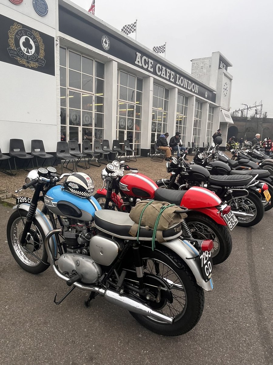 neilsta84's tweet image. Classic day #bikes #motorbikes #acecafe