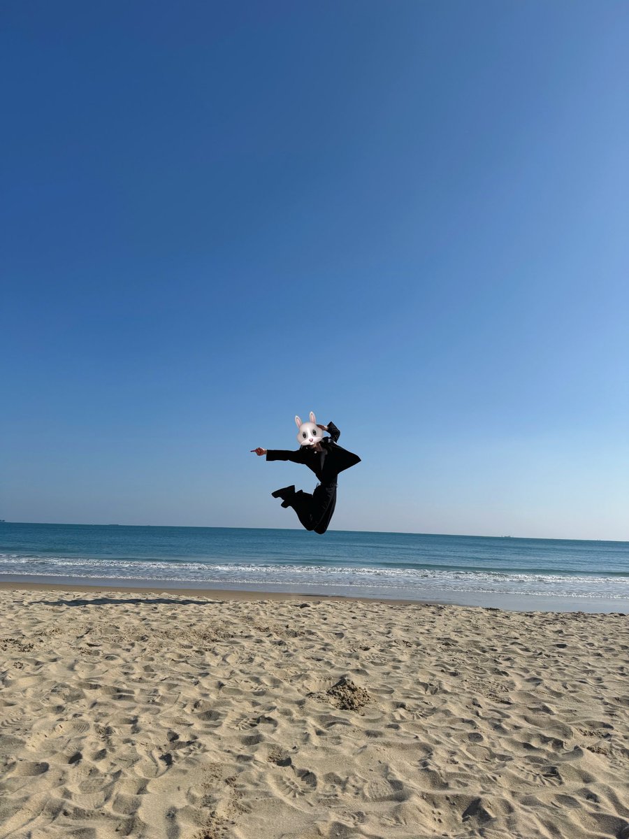 NewBeat_twt's tweet photo. [#홍민성]

저 해운대 이만큼 사랑해요!!! 
바다에 진심입니다.
오늘 부산 콘서트도 잘 마무리했다...
그랜절 올립니다 뉴로 덕분❤️

#부산 #뉴비트 https://t.co/elykV0loak