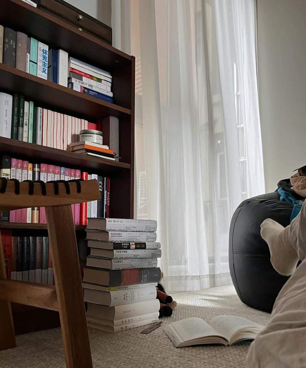 Elizeth_1986's tweet image. "Sorting old items: Keep what sparks joy, donate what doesn’t—clear space, lighten mind.  #DeclutterWithPurpose"