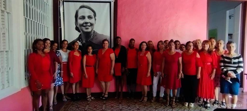 La justicia judicial santiaguera en manos de mujeres empoderadas y "Marianas y Vilmas" de estos tiempos. Muchas felicidades.