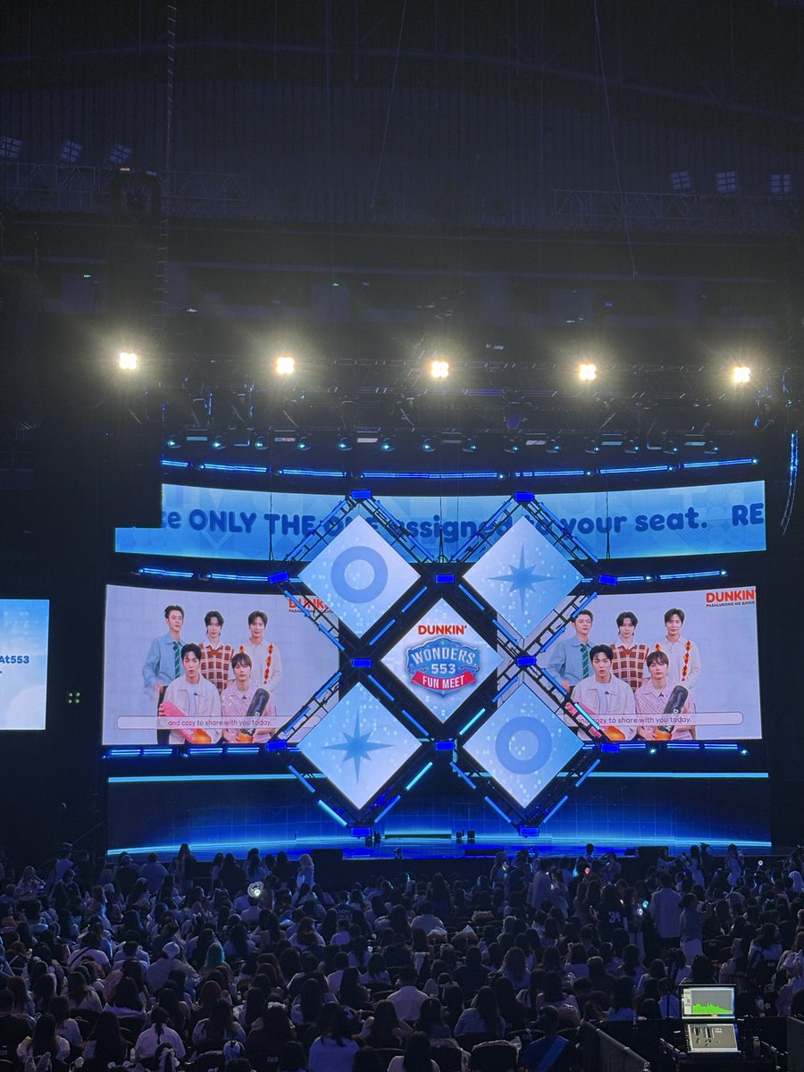 bmjnfairy's tweet photo. let's give a big credit din sa nakaisip talaga ng stage set up, sobrang gandaaa

#DunkinPH_TXT #DunkinPH_WondersAt553 #TOMORROW_X_TOGETHER #TXT https://t.co/zibbZmol5d