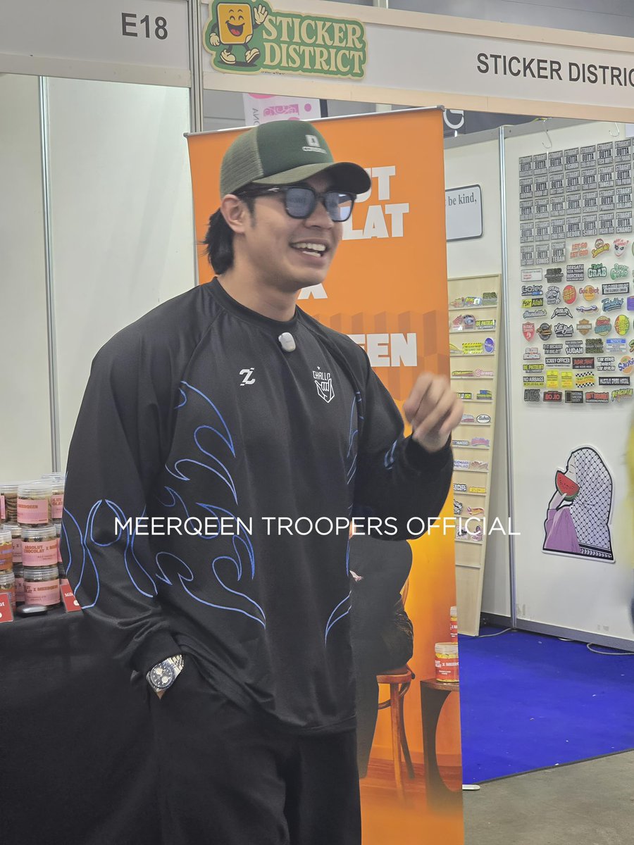 Singapore energy was amazing! ✨
Meerqeen made a special appearance on stage at Absolut Bazaar, Singapore Expo on 7 March 🤍 And yes, Absolut Chocolat x Meerqeen sold out in just 5+ hours! 👏 Huge thanks for the support!