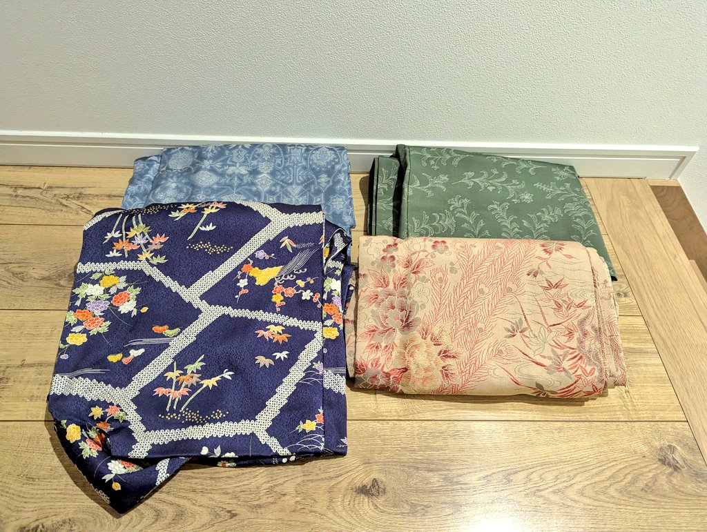 【ゆる募】
着物一部手放します🥺
興味あるor詳細知りたい方連絡ください🥺