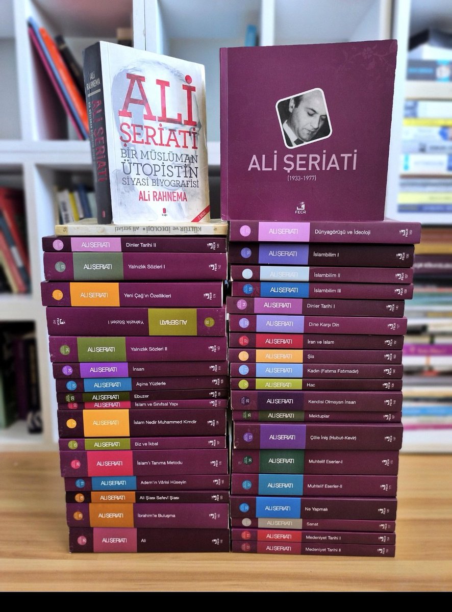 2005 srnesinde liseden mezun oldum. O dönemde her fikir adamının kitaplarını okurdum. Babam sürekli bana "Oğlum! Risale-i Nur oku, o seni asrın manevi tehlikelerinden korur" diyerek hep Risale-i Nurlara yönlendirirdi. 

Abim de akidemiz hususunda çok hassastı. Ama ben onların