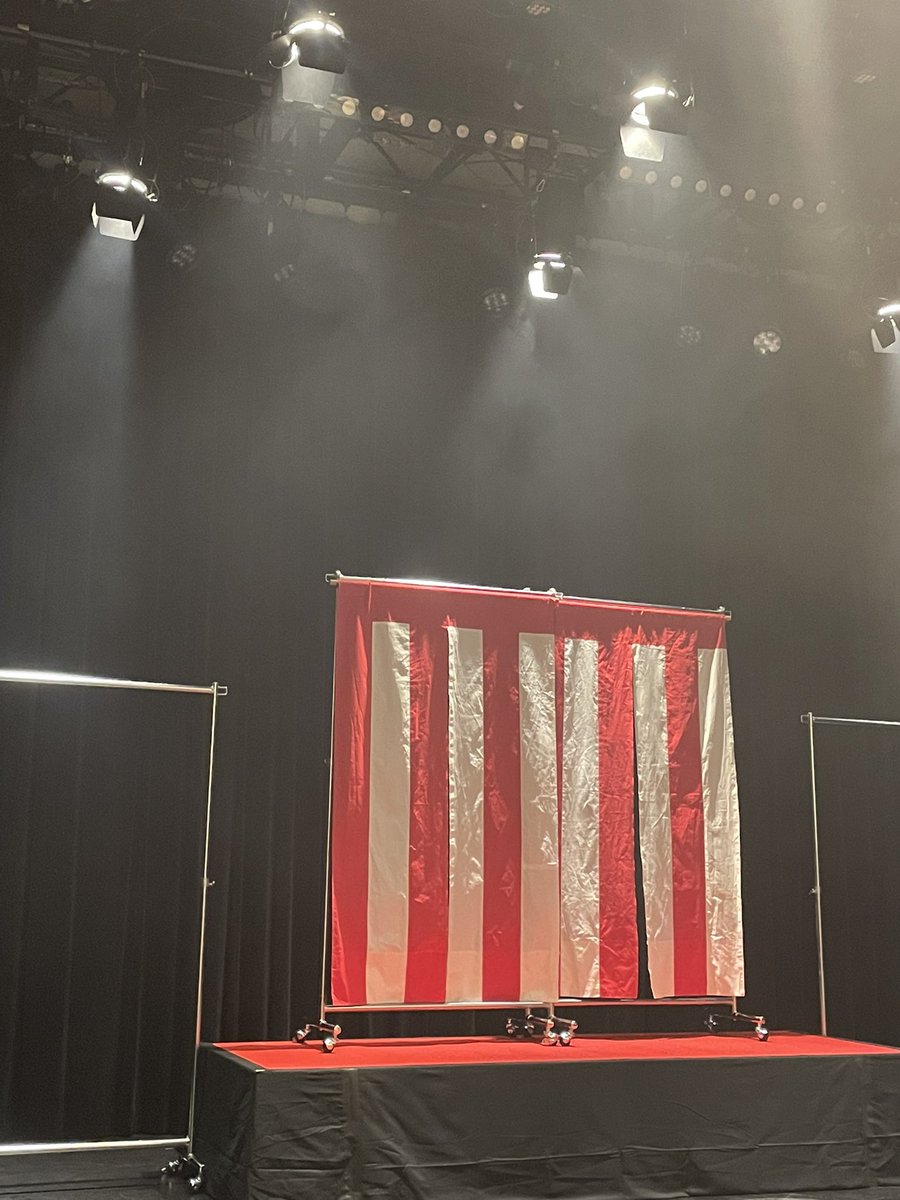 宙組観劇しました！
あの時のクラスの友達が出てて、こっそり会いに行ったら気付いてくれました‼️
見学だけして別の道に進んだけど、一緒に学んでいたら私もステージにいたのかなって思うと悔しい…
役者の皆さんが生き生きしてて印象的でした！✨
今から次回公演楽しみです！😊
 #蛙宙01
 #BADAGAIN