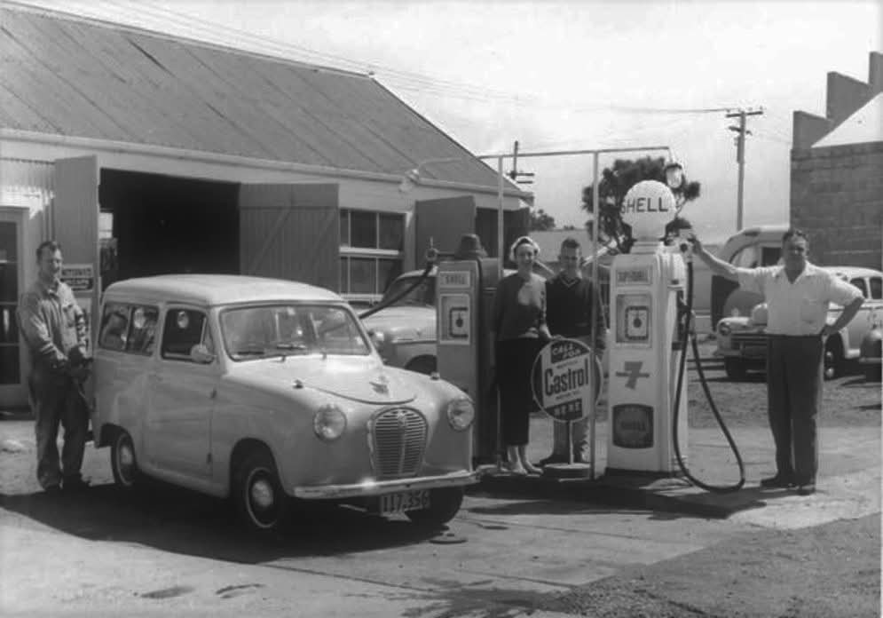 Ivycottagebaker's tweet photo. #smallcarSunday #smallcar https://t.co/jBBJRPvs7n