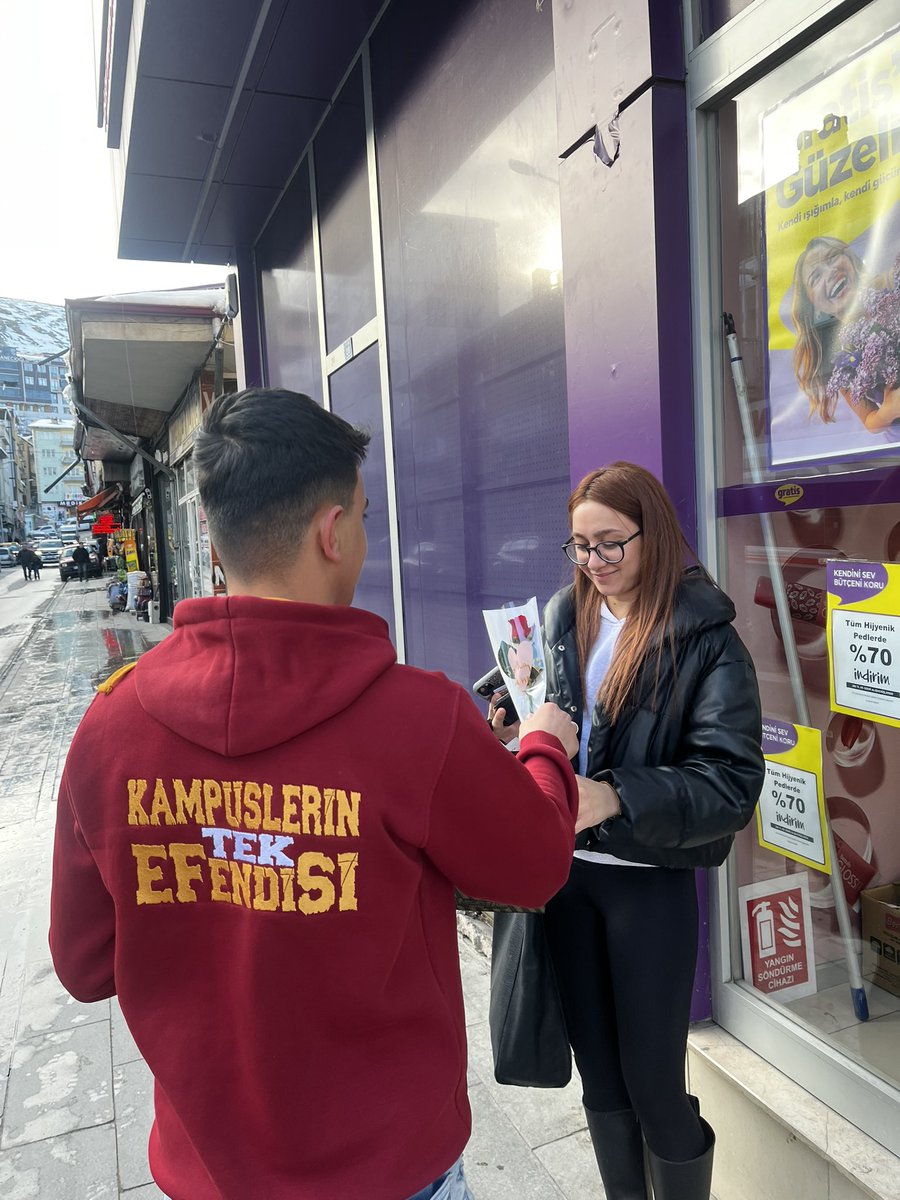 “Dünyayı güzelleştiren, emeği ve sevgisiyle hayata değer katan tüm kadınların 8 Mart Dünya Kadınlar Günü kutlu olsun.”

#ultrAslanUNI
#uAUNIBayburt