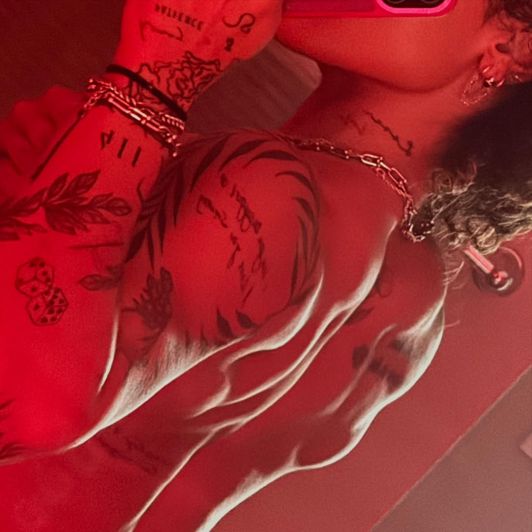 𝖍𝖔𝖑𝖑𝖎𝖉𝖆𝖞 tweet media