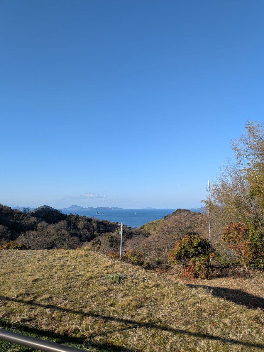 hknsu525's tweet photo. 昨晩、広島から今治に移動して今朝は今治城を散歩。から景色が素晴らしい会場で3試合観戦⚾️2日間ありがとうございました！ https://t.co/yVtHyVDrrg