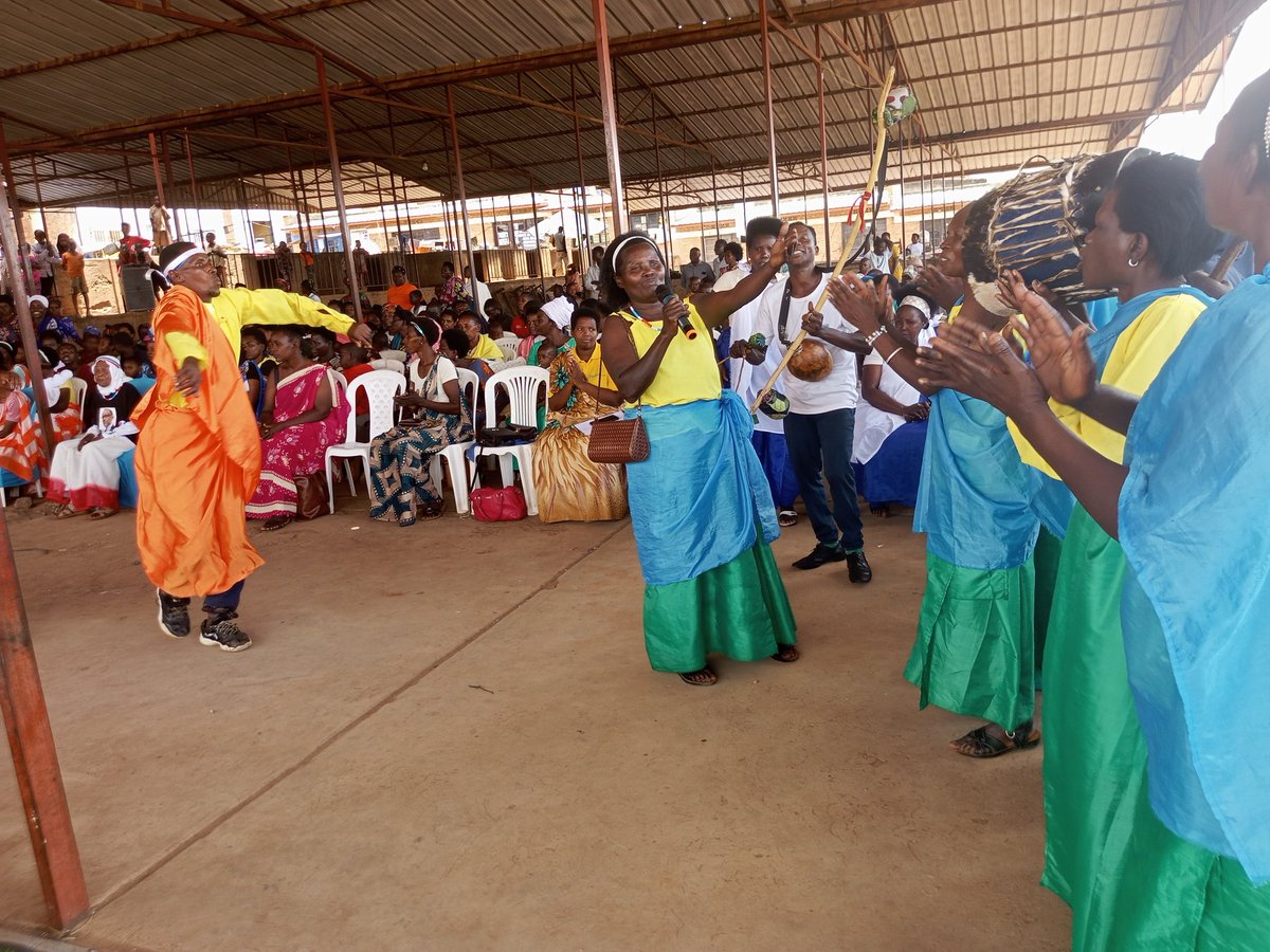 de_ndoli's tweet photo. Ndi Mutima w'Urugo ,Ndi Nyampinga,Ndi Umugore ubereye u Rwanda,Sinzatesha Agaciro Uwakansubije". Umunsi mpuzamahanga w'umugore muri @NgaramaSectorR abagore berekanye ibyo bagezeho banaremera abagore bagenzi babo . Umugore ni uw'Agaciro @RwandaEast @GatsiboDistrict 
#IWD2026 https://t.co/ndnHRb3PhA