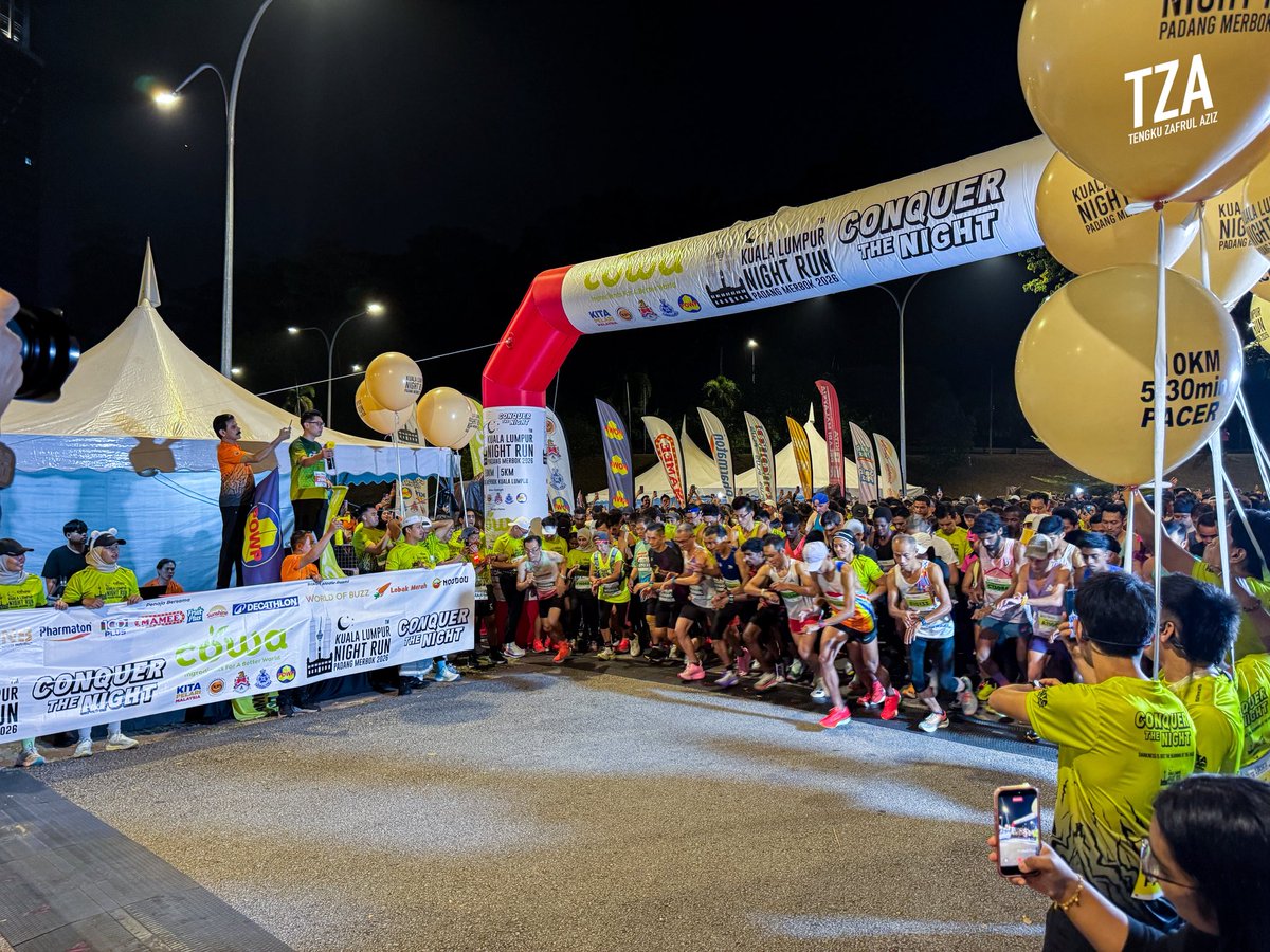 tzafrul_aziz's tweet image. Berlari malam tadi… bukan seorang.

Padang Merbok jadi lautan manusia. Ribuan turun untuk KL City Night Run. Saya pun join sekali kategori 10KM.

Bulan Ramadan, tapi semangat pelari tetap padu. Memang luar biasa suasana malam tadi di KL.

#TZA #GayaHidupSihat #RoadTo42KM