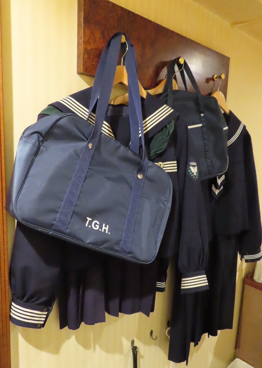 セーラー服は背中も顔なんです tweet media