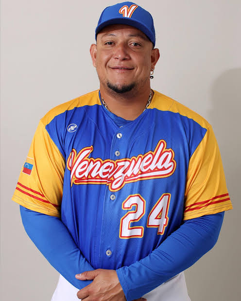 No lo están perdonando.

 "Maldito Chavista" le gritan los fanáticos desde las gradas en el clásico de Béisbol 2026.