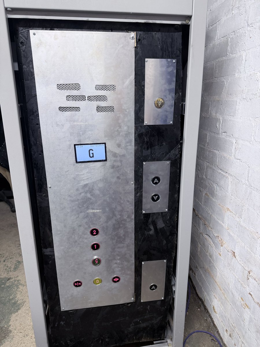 callum99simo's tweet photo. So hear we are on the side of the home made mec 32 simulator I’m starting a project called #allontheboard where lift company’s can send in lift stickers to show there support for the project so far we have @Tomthespark  because why not! @Stannah and @Jackson_Lifts https://t.co/IBQyDuzhLU