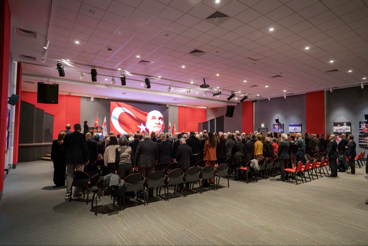 TMOK_Olimpiyat's tweet photo. SM:
TMOK 2025 yılı Olağan Mali Genel Kurul Toplantısı, 8 Mart 2026 tarihinde Olimpiyatevi'nde düzenlendi.
Saygı duruşu ve İstiklal Marşımızın okunmasıyla başlayan Genel Kurul’da Türk sporuna ve Olimpik Harekete katkıları olan vefat etmiş TMOK Üyeleri de anıldı.
TMOK Başkanı Ahmet Gülüm, 8 Mart Dünya Kadınlar Günü’nü kutlayarak başladığı konuşmasında 2025 yılı faaliyetlerine değinerek “Dünyadaki en iyi Milli Olimpiyat Komitesi olma hedefiyle çalışmalara başladık” dedi.
TMOK Yönetim Kurulu 2025 faaliyetleri sunumu ve Denetleme Kurulu raporları sonrasında TMOK Yönetim ve Denetim Kurulları oy çokluğu ile ibra edildi. Genel Kurul, TMOK Başkanı Ahmet Gülüm’ün kapanış konuşmasıyla sona erdi.
Gülüm, kapanış konuşmasında gelecek dönem başkan adayı olmayacağını açıklarken, Yönetim Kurulu Üyelerine ve çalışma arkadaşlarına teşekkür etti.