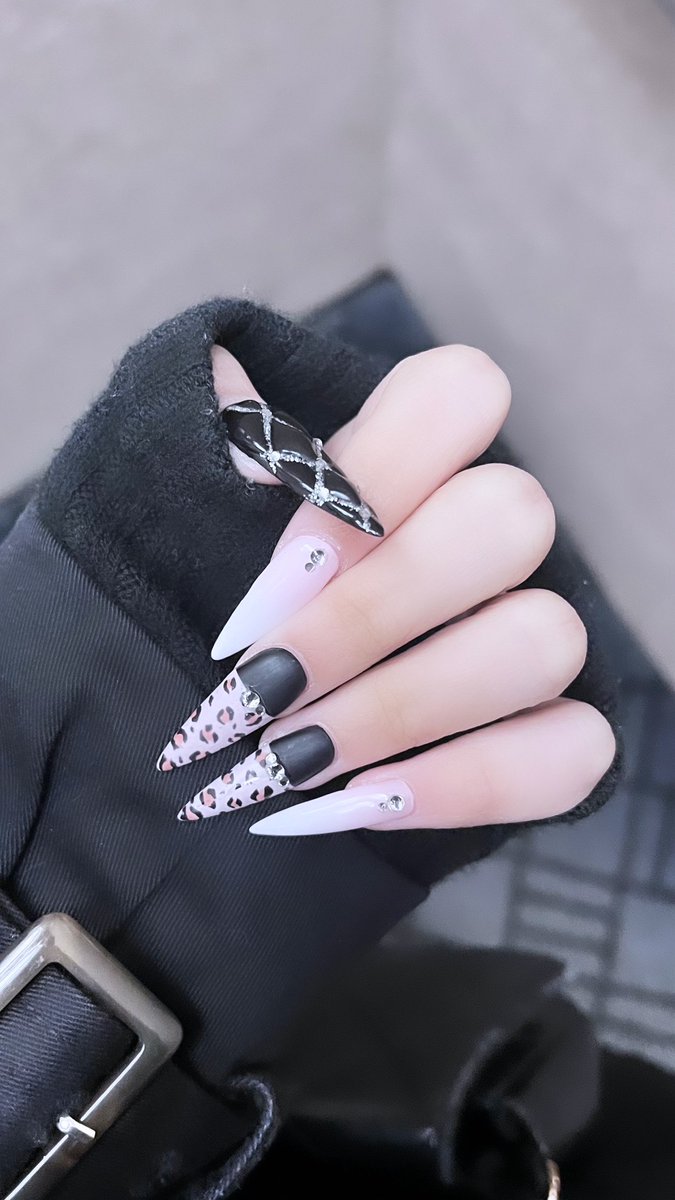 三前 彩花 tweet media