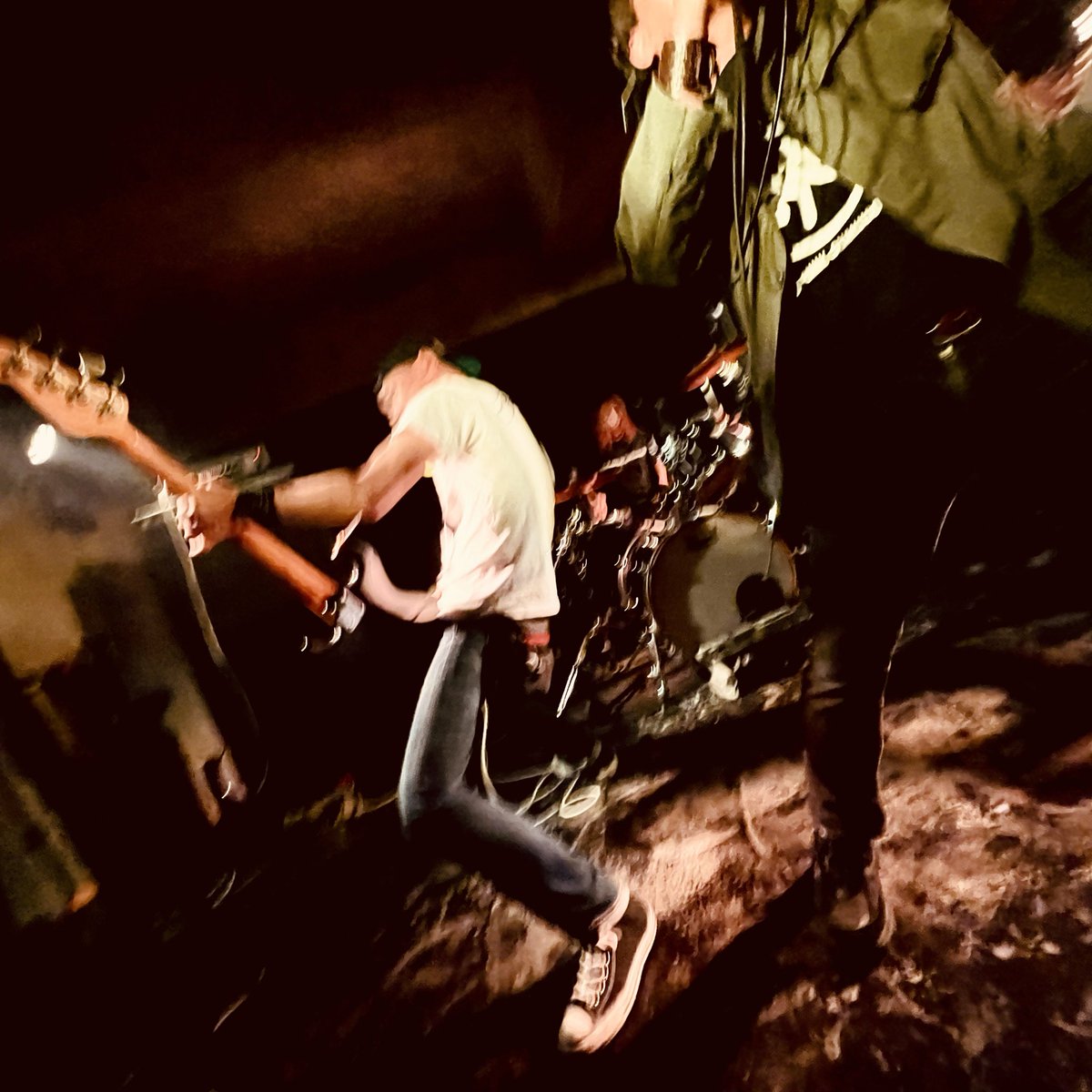 GYAKUSO企画でした！
なんというか、長いことバンド続けてきてよかったなと思えた日でした。
摩擦原因楽しかったな。
TUSKSもカッコよかった。
ジャンルミックスな企画はやっぱり面白いし刺激も多い。
また写真などは追って！