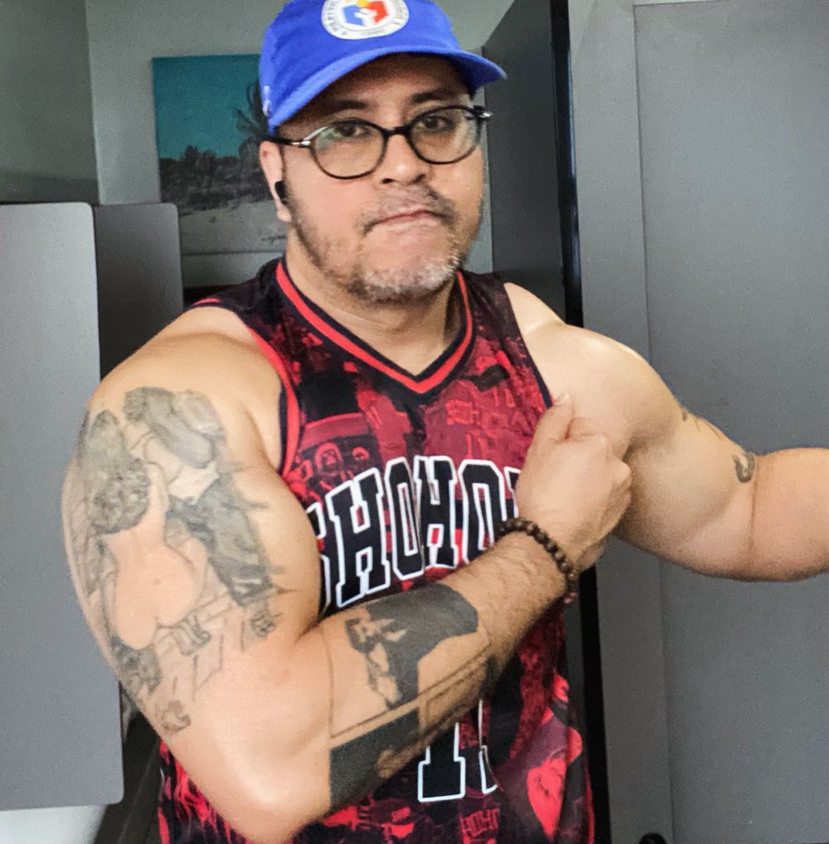 TheUnstoppableHuggernaut tweet media