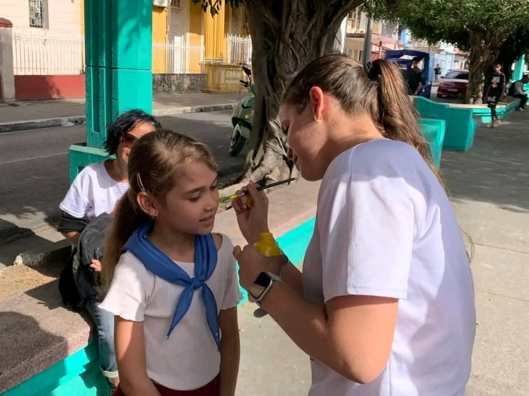 #BuenosDíasJuventud 🌞

"Si la luz se perdiera, halla ríasela de nuevo encendida en el alma de una mujer."

✍️José Martí