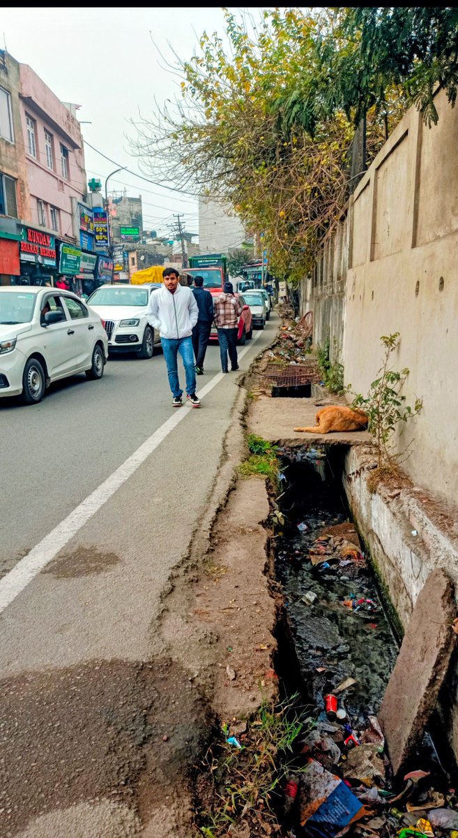 Thakurrsjamwal2's tweet image. "Honest intent at top ,but unethical executions plague @Jammu_SmartCity , SLNP - @EESL_India JJM &amp;amp; @jmcjammu - citizen visuals prove it @manojsinha_
@PMOIIndia 
include them in third-party audits #AccountableIndia"

@over2shailaja @yashoazad @RajkeshwarSingh @ajaykraina
@CRajiva