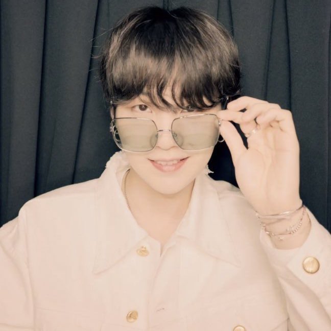 — Aumentemos las tendencias por 🐱🎀

RT + 🔄

HAPPY SUGA DAY
HAPPY BIRTHDAY YOONGI
#HappySUGADAY
#HappyBirthdaySUGA
#HappyBirthdayYoongi
#OurFirstLoveSUGA
#SUGAOurSweetness
#LongLiveKingAgustD
#HappyBDayMinPD
#DaeguWordsmithDay
#YoongiOurRockstar