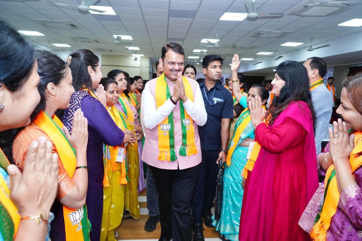 Devendra_Office's tweet photo. 🪷 CM Devendra Fadnavis at 'Pandit Deendayal Upadhyaya Prashikshan MahaAbhiyan 2026: Nagarsevak Prashikshan Karyashala'
BJP Mumbai President MLA Ameet Satam, MLA Yogesh Sagar, Mumbai Mayor Ritu Tawde, BJP Mumbai Corporators and other dignitaries were present. 

🪷 मुख्यमंत्री देवेंद्र फडणवीस यांच्या प्रमुख उपस्थितीत 'पंडित दीनदयाल उपाध्याय प्रशिक्षण महाअभियान 2026 : नगरसेवक प्रशिक्षण कार्यशाळा' 
यावेळी भाजपा मुंबई अध्यक्ष आमदार अमीत साटम, आमदार योगेश सागर, मुंबईच्या महापौर रितू तावडे, मुंबई महानगरपालिकेचे भाजपा नगरसेवक आणि इतर मान्यवर उपस्थित होते. 

🪷 मुख्यमंत्री देवेंद्र फडणवीस की प्रमुख उपस्थिति में ‘पंडित दीनदयाल उपाध्याय प्रशिक्षण महाअभियान 2026 : नगरसेवक प्रशिक्षण कार्यशाला’।
इस अवसर पर भाजपा मुंबई अध्यक्ष विधायक अमीत साटम, विधायक योगेश सागर, मुंबई महापौर रितू तावडे, मुंबई महानगरपालिका के भाजपा नगरसेवक एवं अन्य मान्यवर उपस्थित थे।

🕓 3.55pm | 8-3-2026📍Mumbai | दु. ३.५५ वा. | ८-३-२०२६📍मुंबई. 

@Dev_Fadnavis @AmeetSatam @Yogeshsagar09 @TawdeRitu @BJP4Mumbai
#Maharashtra #Mumbai #MumbaiMunicipalCorporation