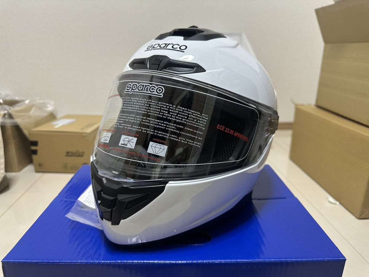 020304______'s tweet photo. スパ���コヘルメット売ります！⛑️

１回試着しただけでほぼ新品です。

メーカー：Sparco / スパルコ
モデル　：X-PRO
サイズ　：M

23000円で考えてます

#拡散希望 https://t.co/CIdSTsUShQ