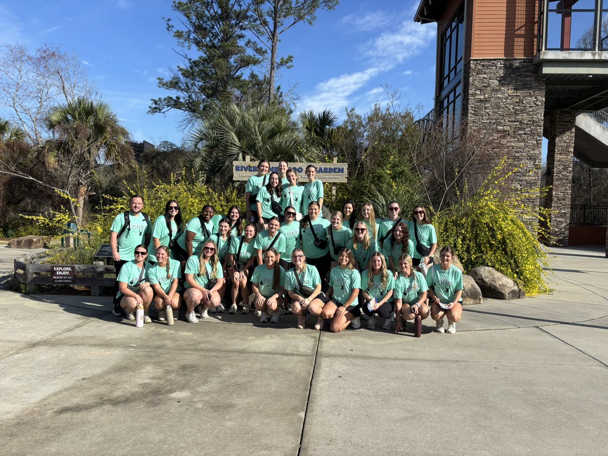ErskineSoftball's tweet photo. ERSKINE College Softball ZOOTOPIA…. #riverbankszoo #springbreakfun !!! https://t.co/XCZY2jvwxV