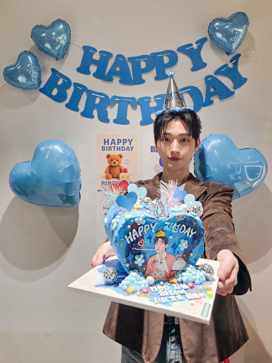 Official_YJS_'s tweet photo. [📸] 

260308 @ 천둥구름 비바람 FANMEETING in SEOUL

매일이 생일 같은 하루이길 바라지만 
오늘은 특히 더 행복하길 ( ៸៸ › ⩊ ‹ ៸៸)♡

선물 같은 천구비 팬분들과의 만남!
함께해 주셔서 감사합니다🤍

#윤지성 #YOONJISUNG
#HBD #HAPPYJISUNGDAY
#천둥구름비바람 #ThundercloudRainstorm https://t.co/ymeckOKBnl
