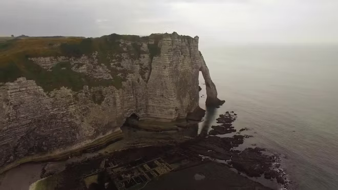 LinkParis.com tweet media