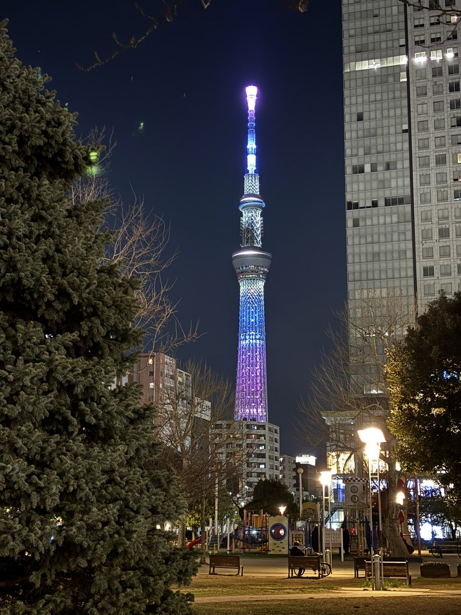 東京3日目🗼
#立川翼 セツナツアー東京🗼
月見ル君想フにて素敵な月を背に
🎹🎻🎸で歌う翼さん
心に沁み入る最高のライブでした✨
娘達とその友達 4人で参加
良き想い出になりました🍀

ライブ前に豊川稲荷⛩️
ライブ後に明治神宮⛩️

スカイツリー昨日は青､赤､白
今日は違う色👀綺麗な好きな色合い✨
