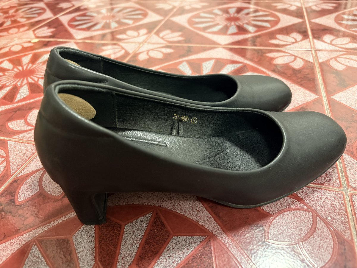9thjancnp's tweet photo. ส่งต่อรองเท้ารับปริญญาค่ะ🌟
Bata ไซส์ 39 สูง 2 นิ้ว (เท้ายาว 25.5) ติดกันกัดพร้อม ส่งต่อ 420 รวมส่งค่า💌 ทักมาขอดูรูปเพิ่มเติมได้ค่ะ ใส่ 2 ครั้งถ้วน #ส่งต่อรองเท้ามือสอง #ส่งต่อรองเท้ารับปริญญา #ส่งต่อรองเท้า #รับปริญญา https://t.co/u83WSCbIvD
