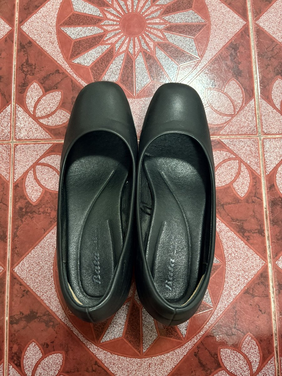 9thjancnp's tweet photo. ส่งต่อรองเท้ารับปริญญาค่ะ🌟
Bata ไซส์ 39 สูง 2 นิ้ว (เท้ายาว 25.5) ติดกันกัดพร้อม ส่งต่อ 420 รวมส่งค่า💌 ทักมาขอดูรูปเพิ่มเติมได้ค่ะ ใส่ 2 ครั้งถ้วน #ส่งต่อรองเท้ามือสอง #ส่งต่อรองเท้ารับปริญญา #ส่งต่อรองเท้า #รับปริญญา https://t.co/u83WSCbIvD