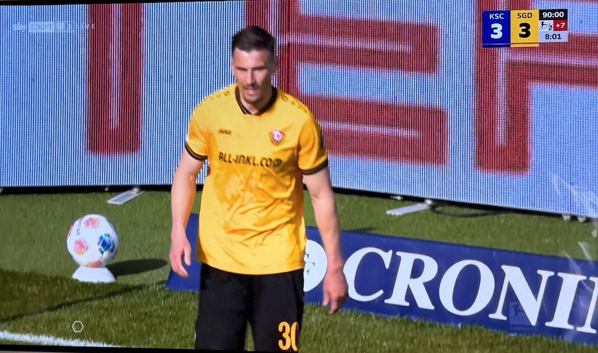 Bananenflanke tweet media