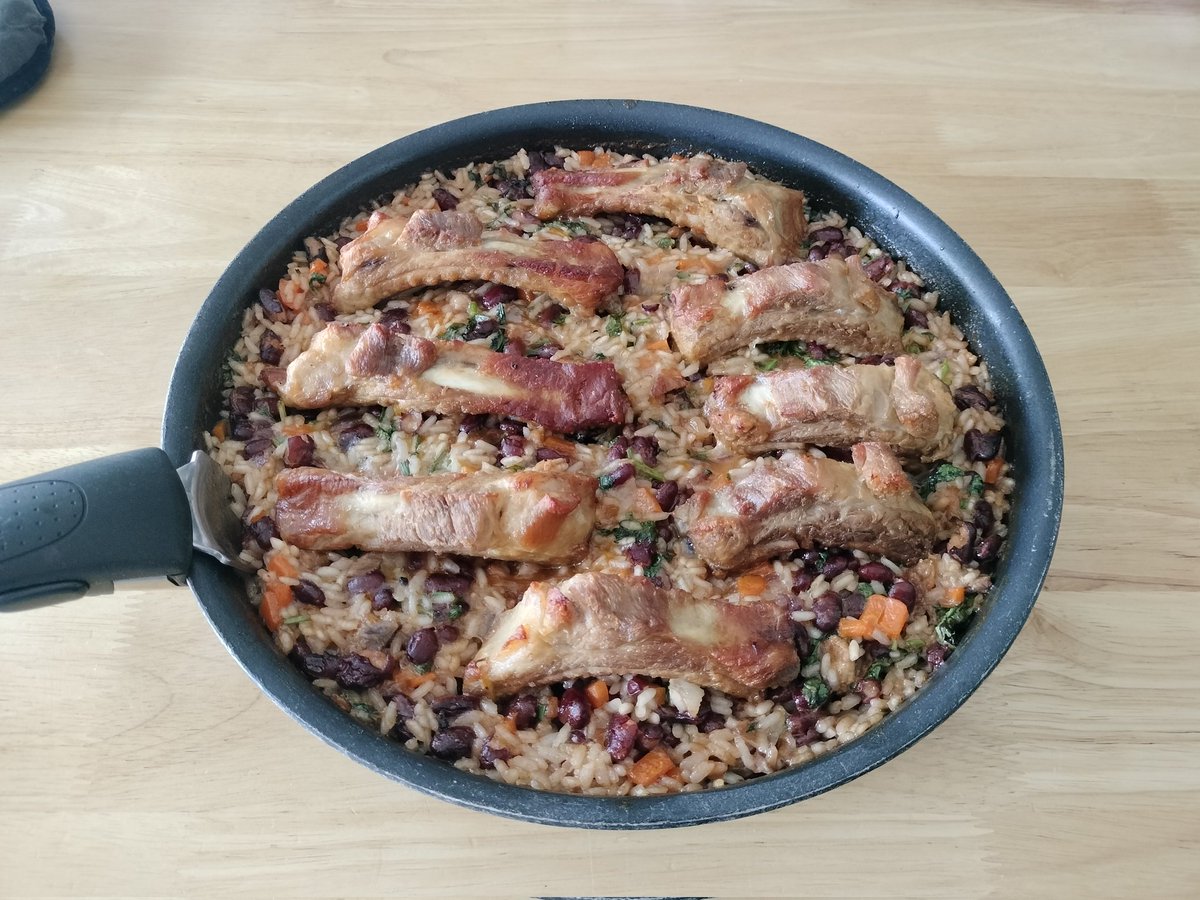 JonasSP86's tweet photo. @ChefeJamon A patroa pediu para pôr feijão no arroz, mamei e fui mamado https://t.co/vqk1qC87F9