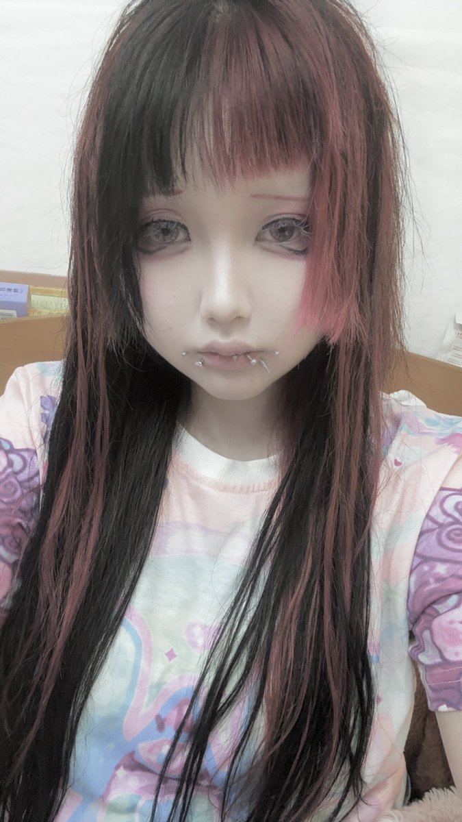 藏身在无花的雾里 tweet media