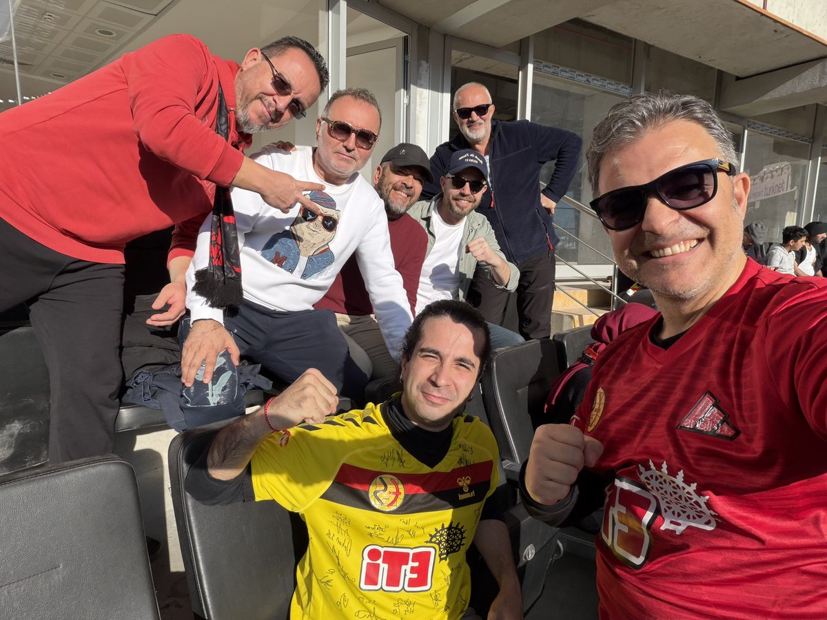 ersen_ra's tweet photo. Teşekkürler efsane 🖤❤️ @Eskisehirspor https://t.co/rNAQihZ1Nz