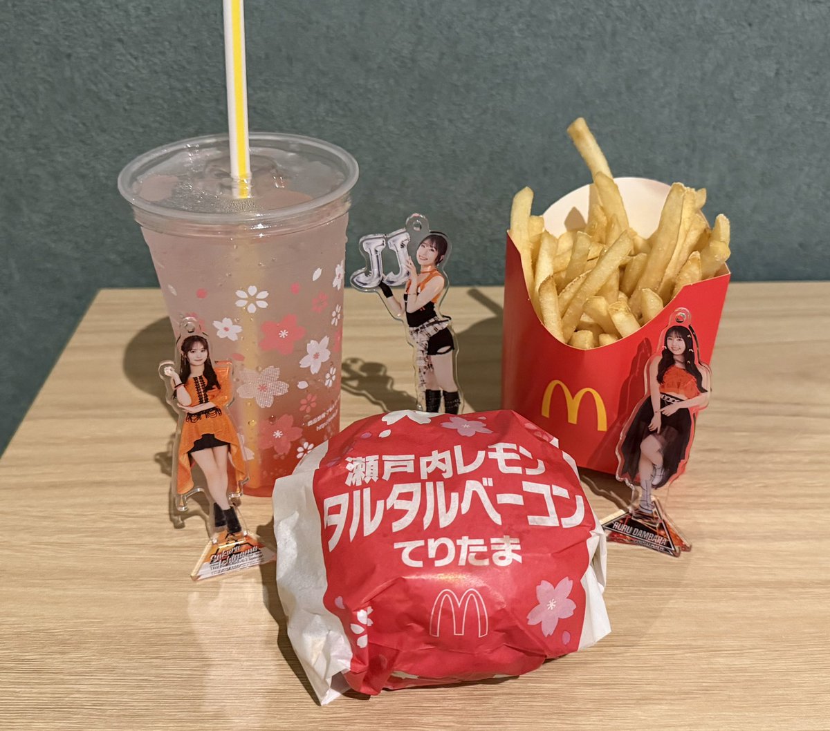 leitang910's tweet photo. 日本最南端&amp;最西端のてりたま🍔
#てりたまーレ https://t.co/eiAmmF1VPP