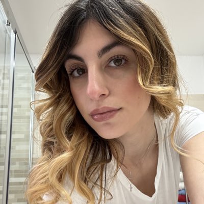 MissCalha's tweet photo. 🤪 bionda ancora per poco perché a poco a poco tornerò mora https://t.co/FnD7BCClWz