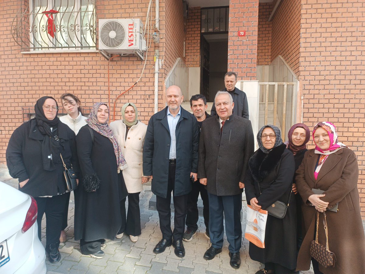 Gaziosmanpaşa Karadeniz Mahallesi’nde İlçe Başkanımız İsmail Ergüneş ile birlikte kıymetli hemşehrilerimizi ziyaret ettik. Kapılarını bizlere açan tüm hemşehrilerimize misafirperverlikleri için teşekkür ediyorum. Rabbim hanelerine huzur ve bereket nasip etsin.