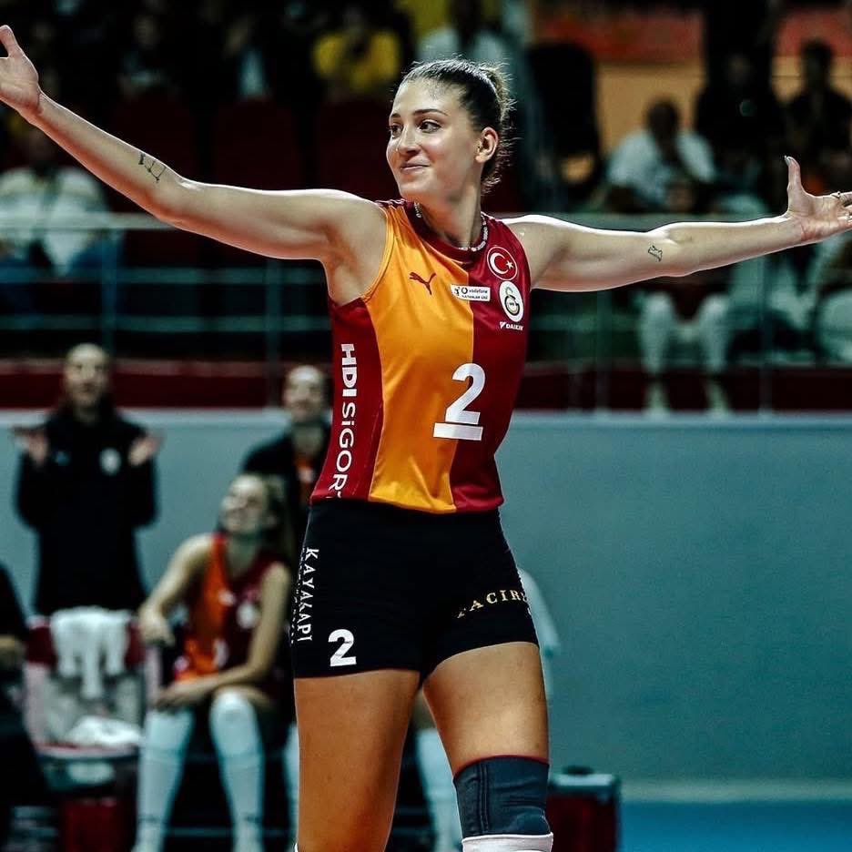 antifbbjk's tweet photo. Ebrar Karakurt;
Ruhunla miyavla. Simitçi, kahveci, gazozcu…

İlkin Aydın’ın kadınlar günü göndermeli paylaşımı🔥
Ruhunla miyavlamak ya da kükremek fark etmez, bu yolda hep beraberiz.”

Kadınlar günü diyor #translar gunu demiyor, Ebrar üzerine alınma https://t.co/nCpmr2dEXr