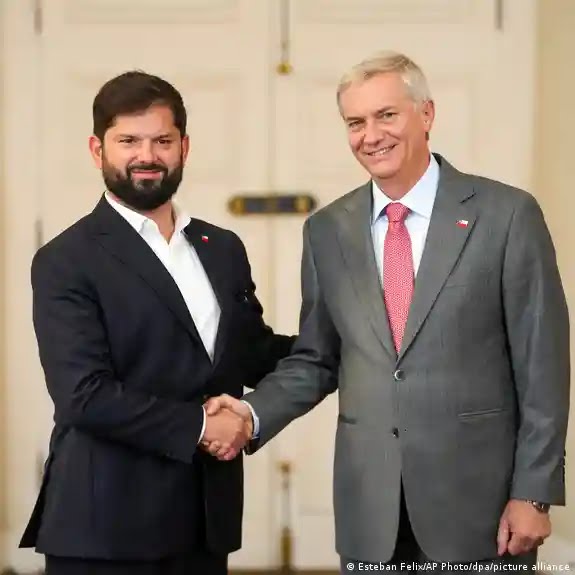 En 10 minutos más, el presidente <a href="/GabrielBoric/">Gabriel Boric Font</a>  y José Antonio Kast se reunirán en La Moneda.
#EstadoNacional #ToleranciaCero #MesaCentral