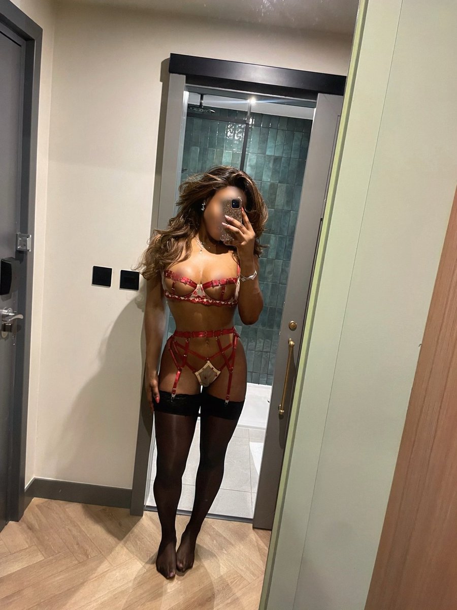 Eve W x tweet media