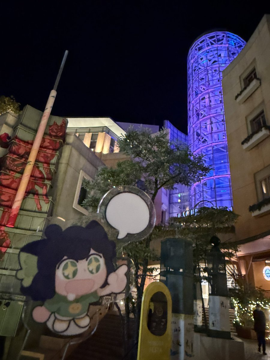 crazy_garden's tweet photo. イベントとかでない通常上映は最後かも…の気持ちで我のおうちチネチッタでろしゃキメてきた！色紙や展示もいつもありがとうね〜 https://t.co/tXWBpJy9Wq