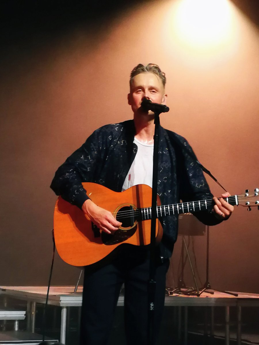 EllenBax2's tweet photo. This man and his guitar🩷 Happy Birthday, sunshine! #tomchaplin @keaneofficial https://t.co/9p6ur3e0td