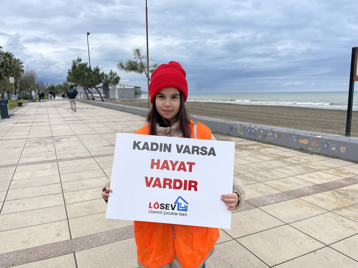 Kadın varsa hayat vardır💜
#UmudumuzKadınDayanışması