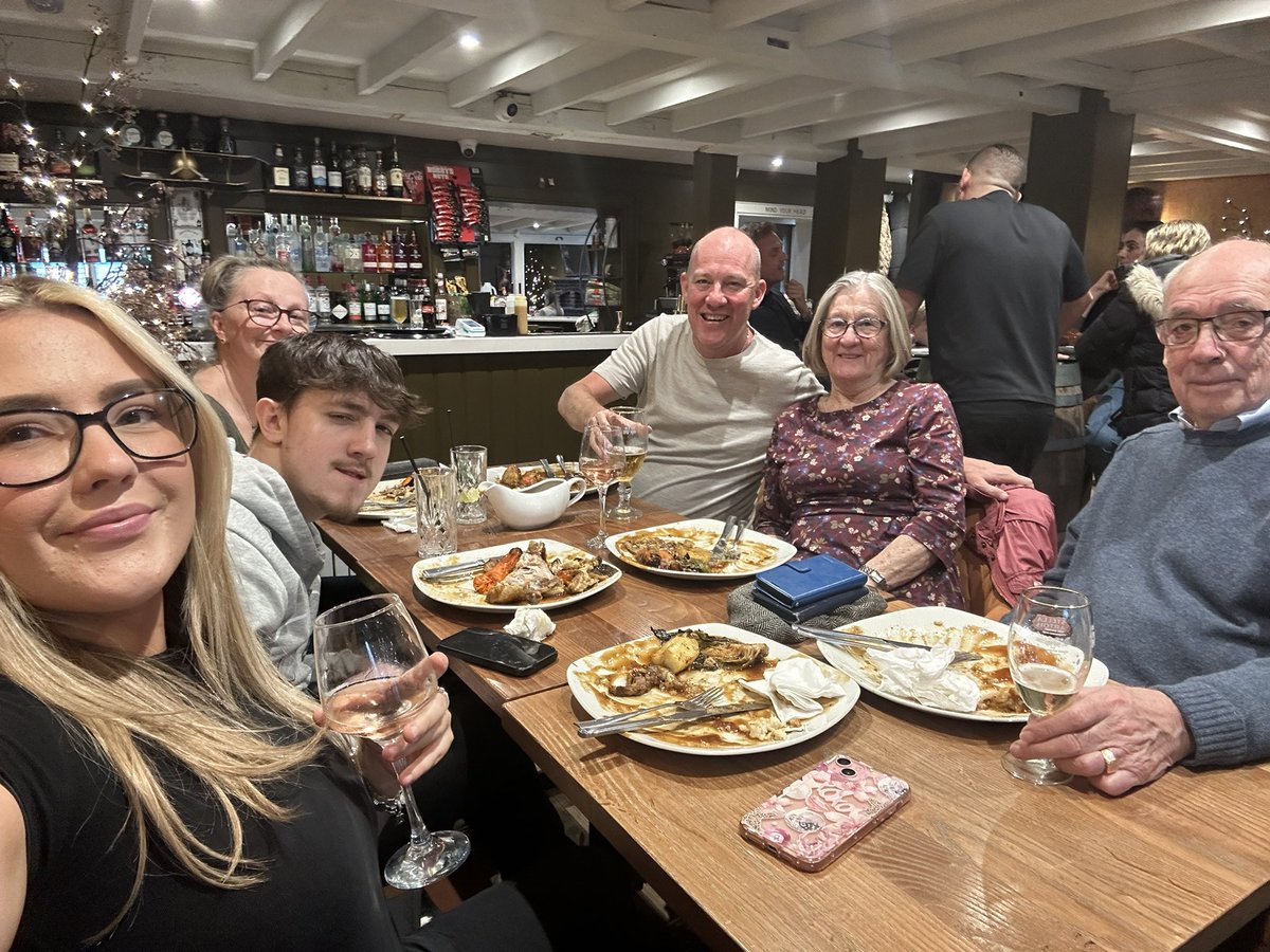 Tweet of the week !!!
Sunday lunch with the family in England .